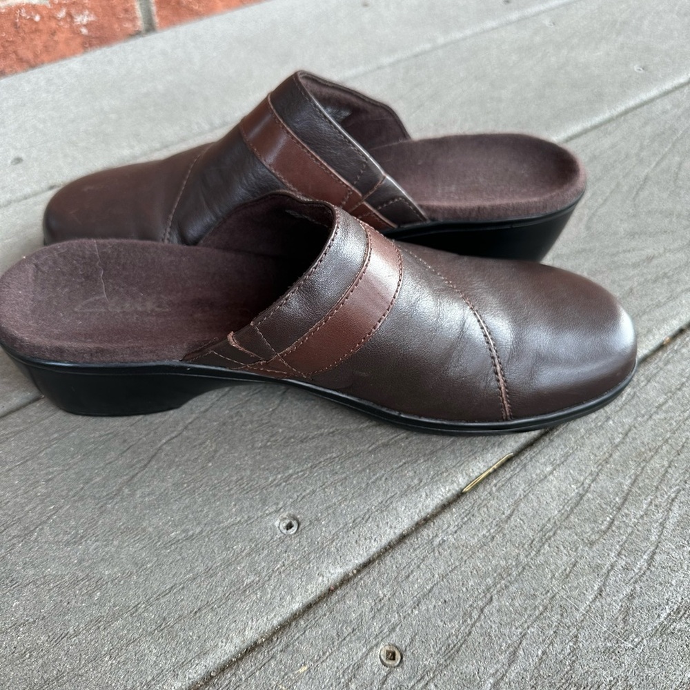 EUC Clarke leather mule - Picture 2 of 6